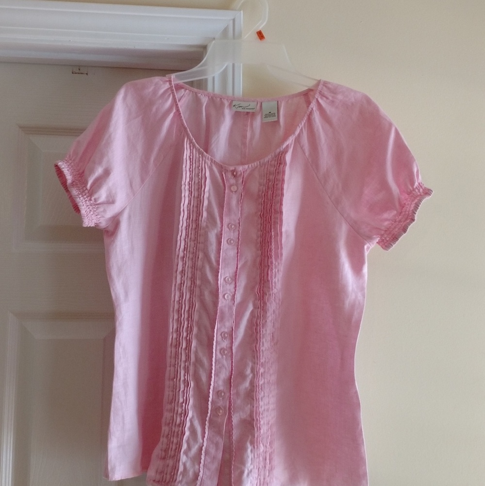 Short sleeve pink button up blouse.